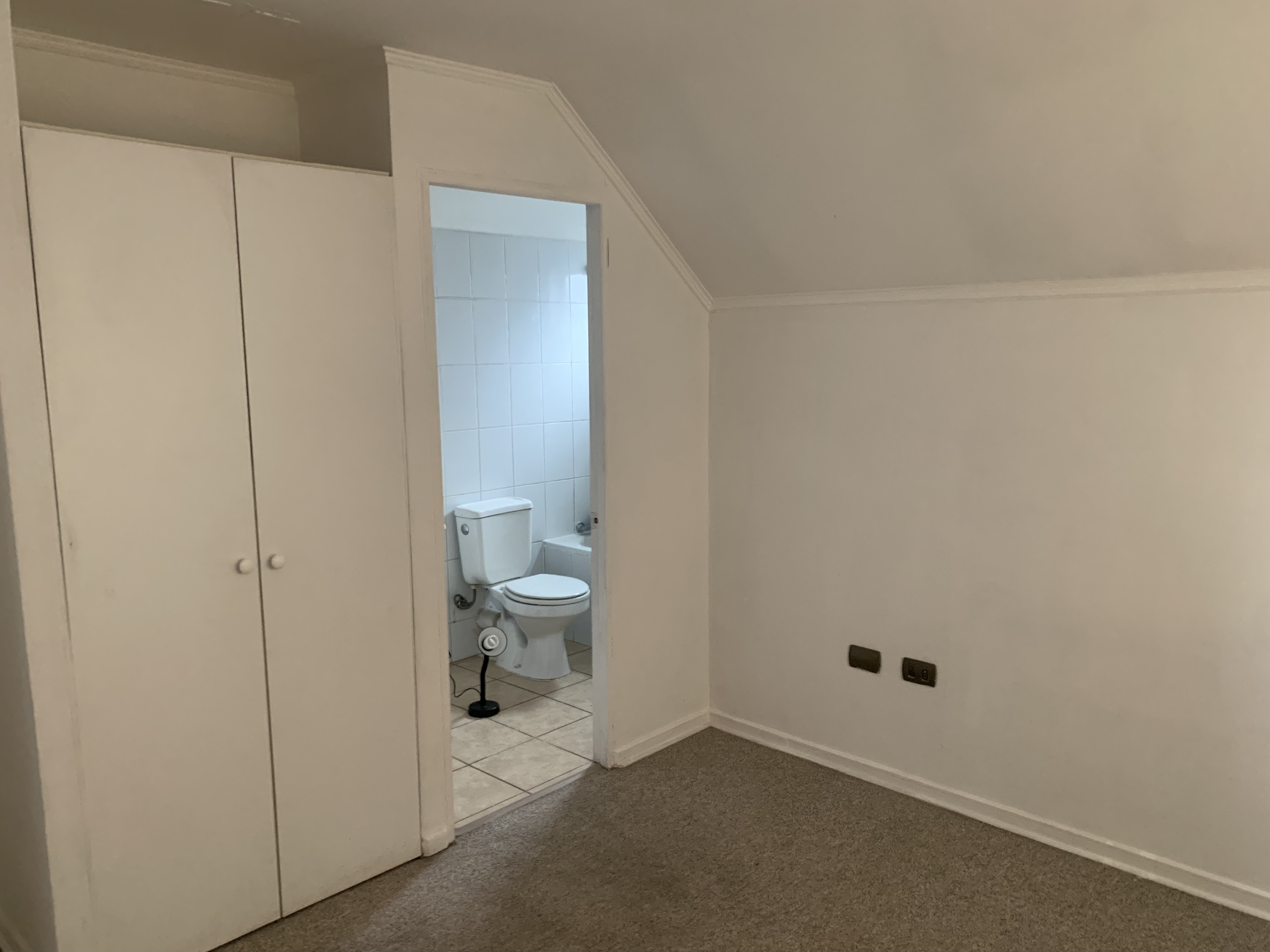 Casa 2 pisos, 2 dorm, 3 baños 
