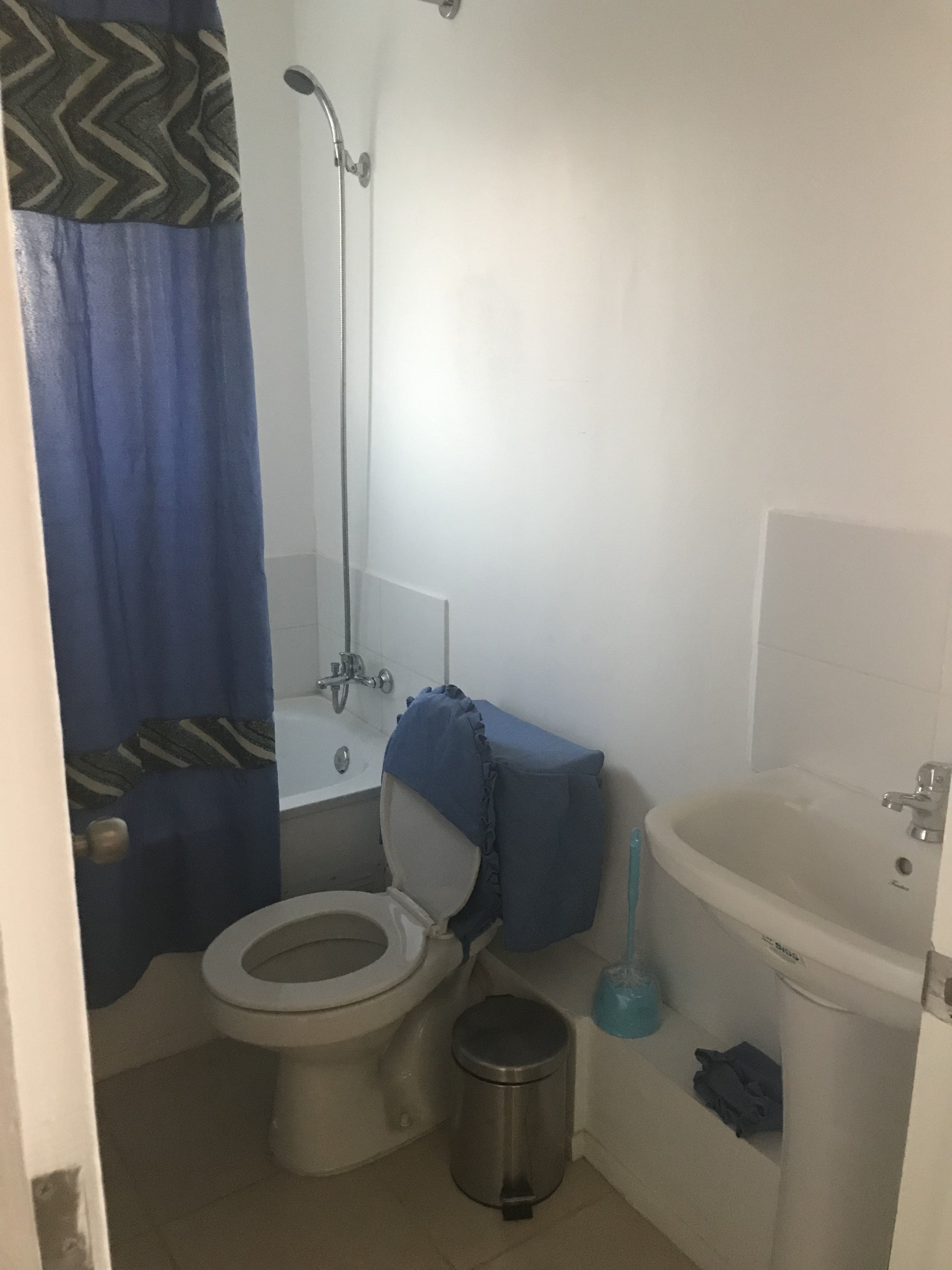 Casa 2 ps. con Local Comercial