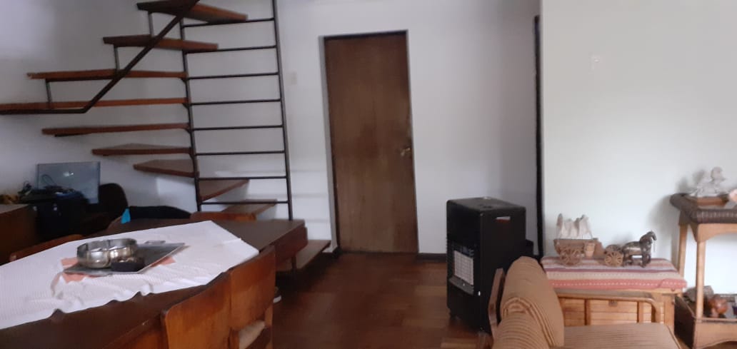 Casa 2 pisos 4 dorm. y 2 baños
