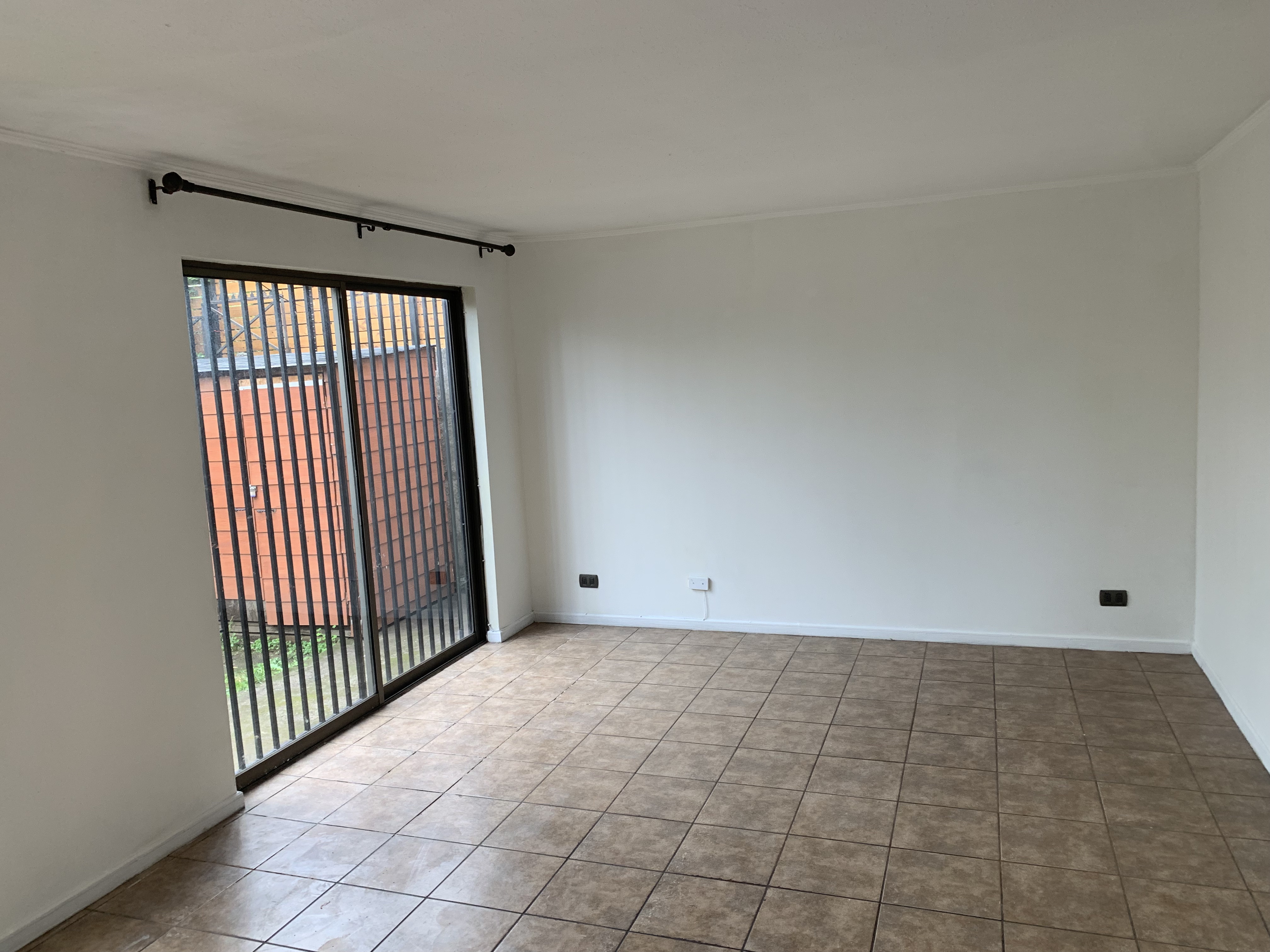 Casa 2 pisos, 2 dorm, 3 baños 