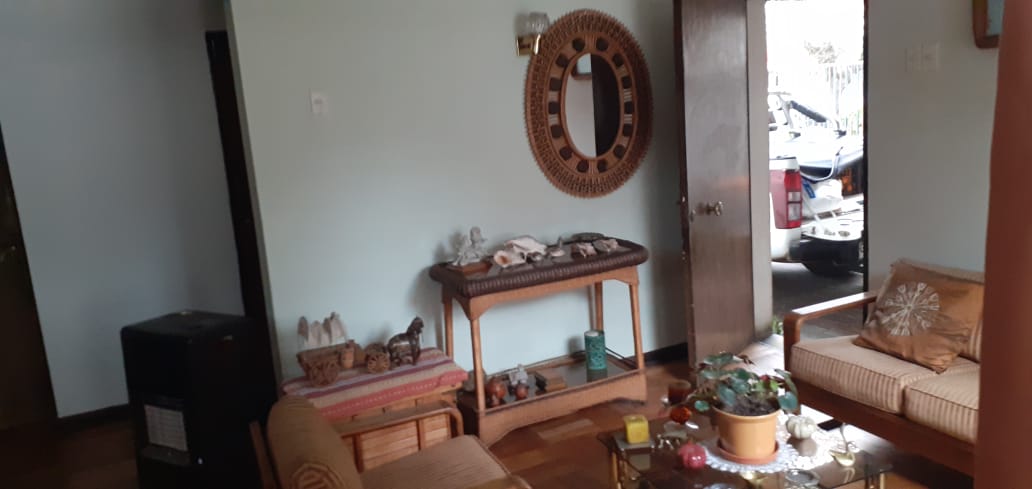 Casa 2 pisos 4 dorm. y 2 baños