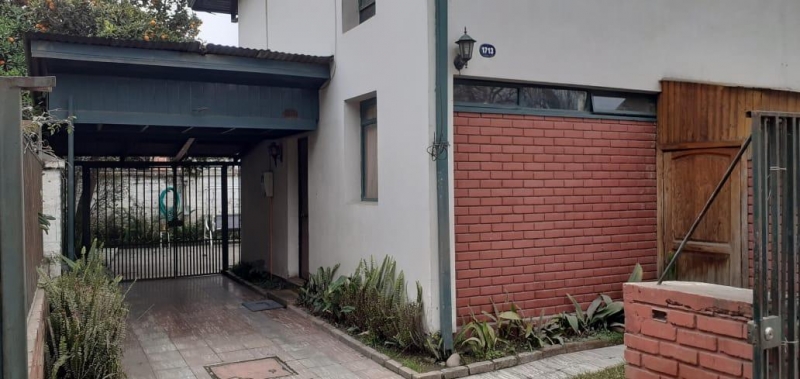 Casa 2 pisos 4 dorm. y 2 baños