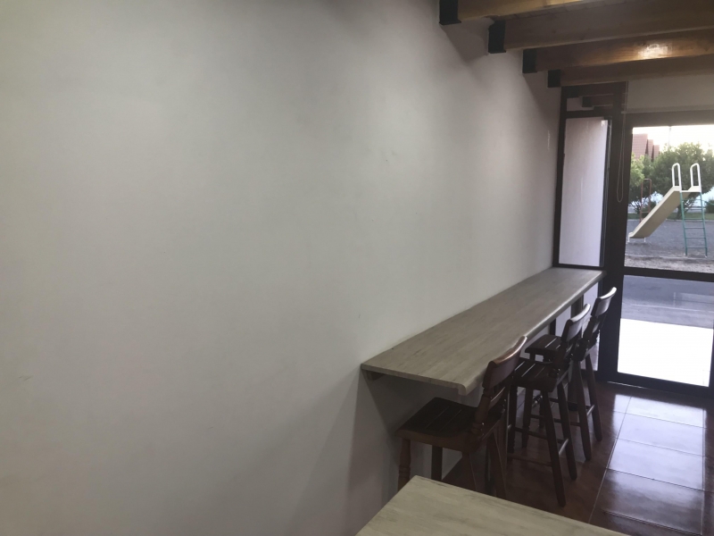 Casa 2 ps. con Local Comercial