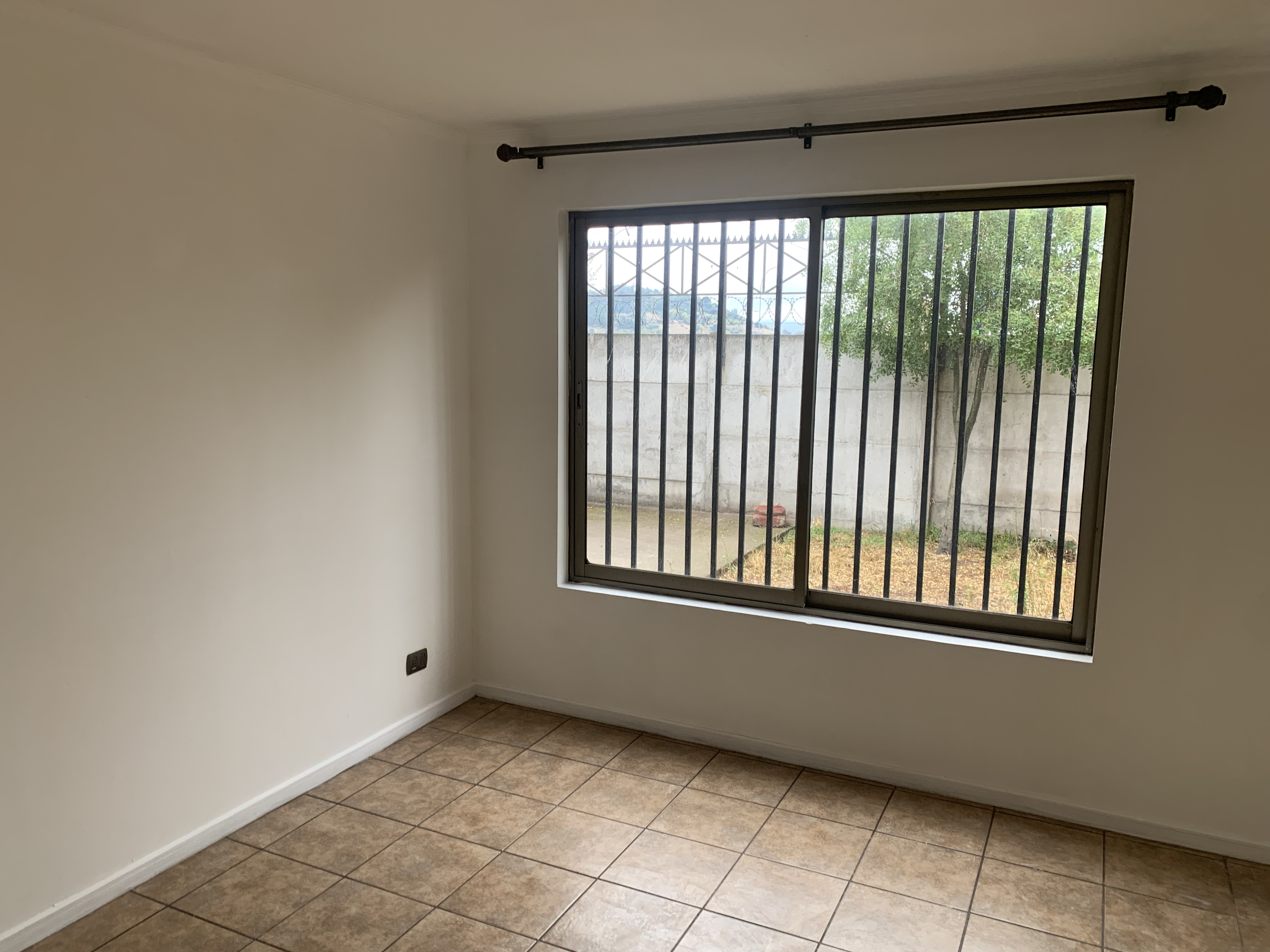 Casa 2 pisos, 2 dorm, 3 baños 