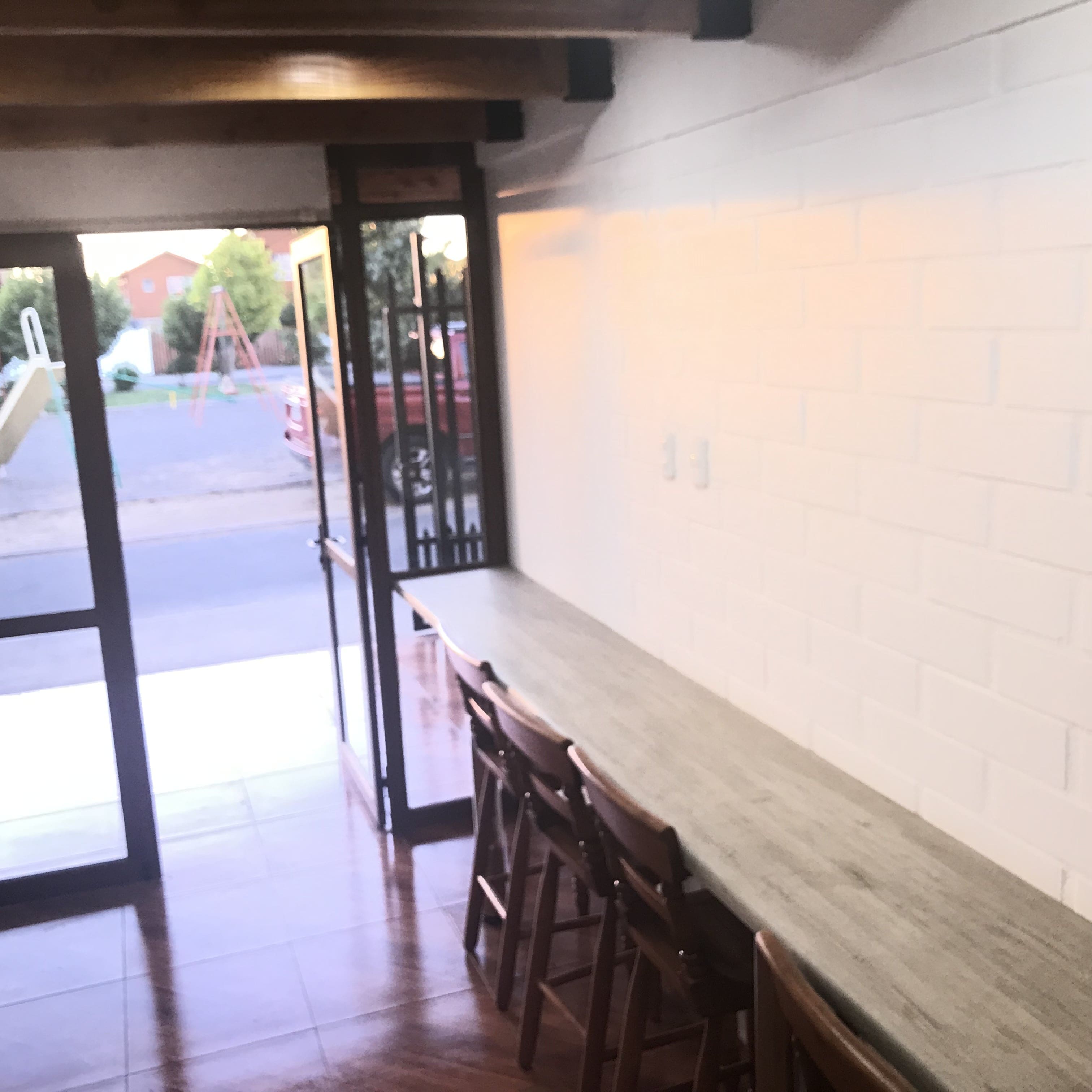 Casa 2 ps. con Local Comercial