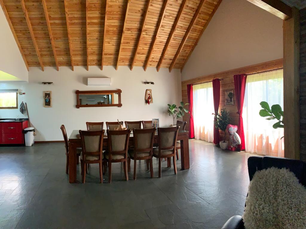 Casa 350m2, 4 dorm, piscina