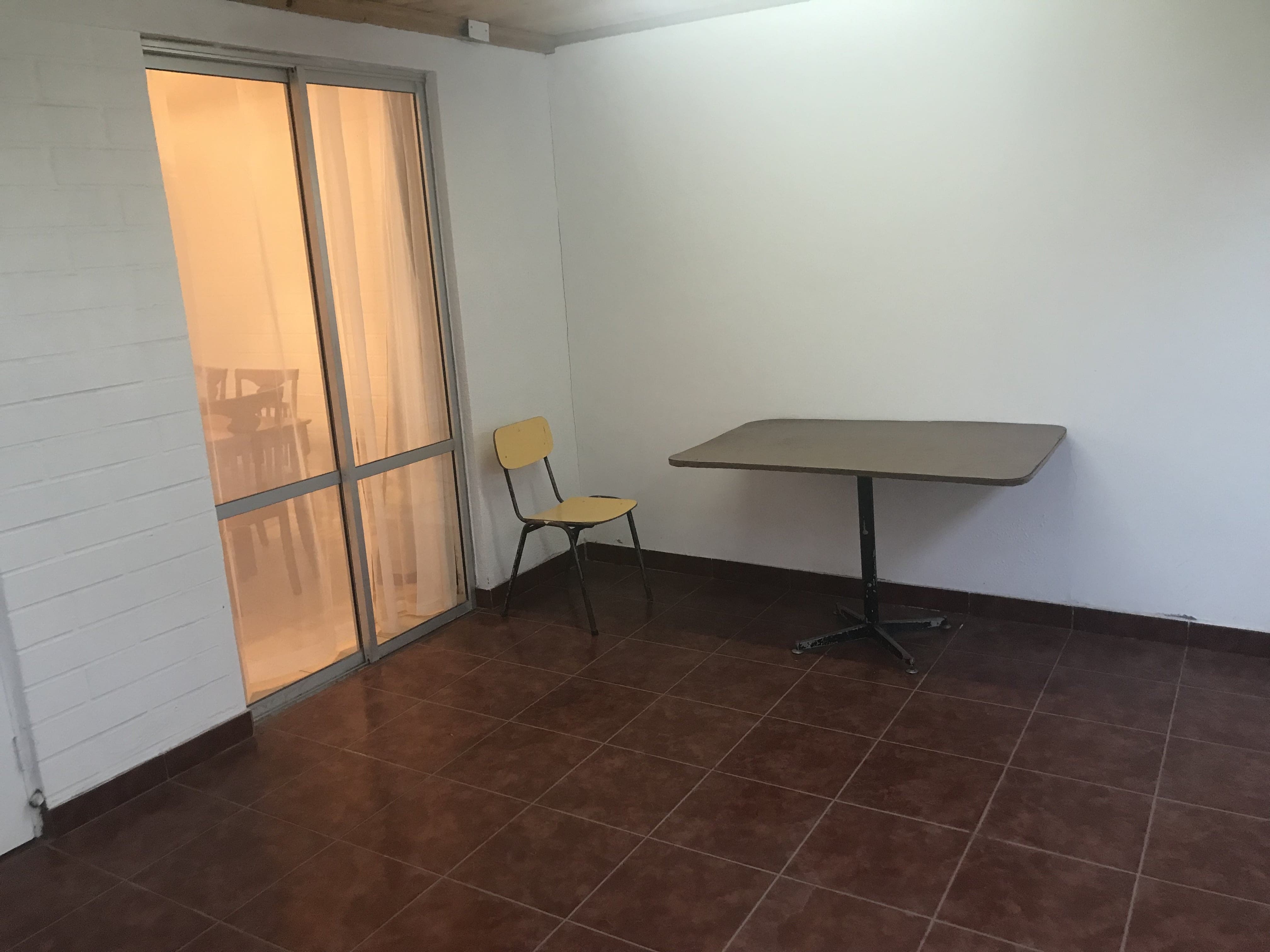 Casa 2 ps. con Local Comercial