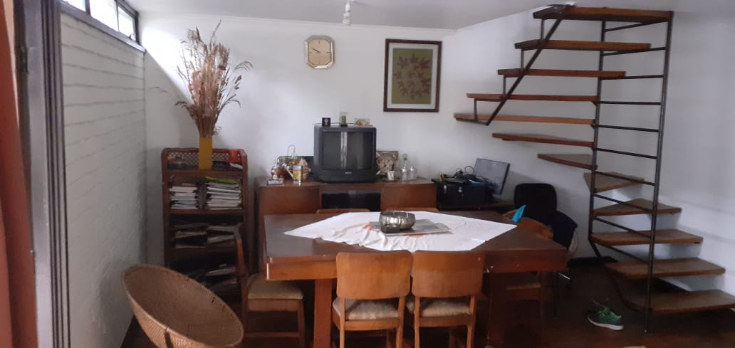 Casa 2 pisos 4 dorm. y 2 baños